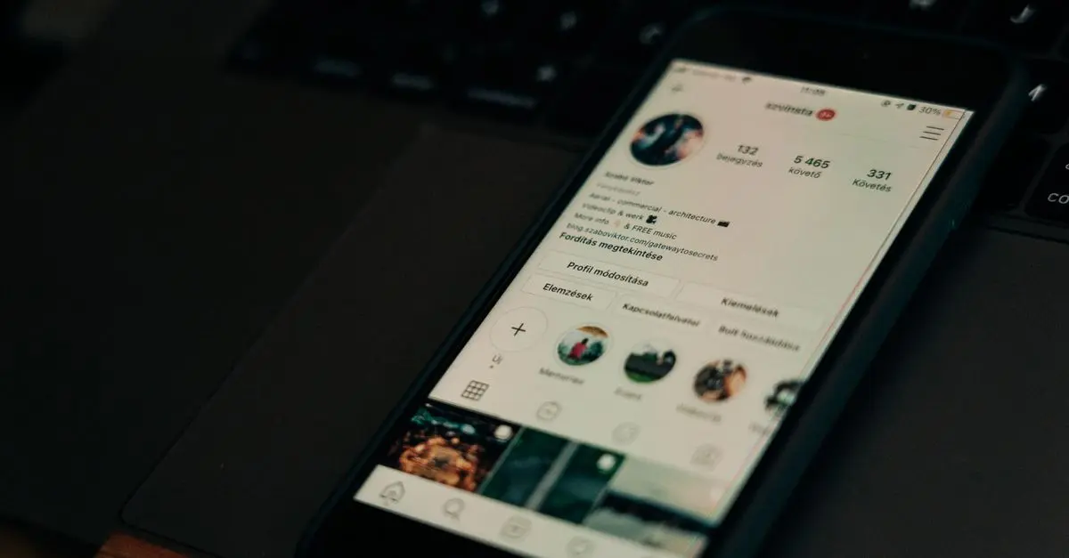 Cómo las redes sociales afectan la información actualizada