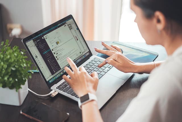 Cómo filtrar información actualizada y relevante en línea